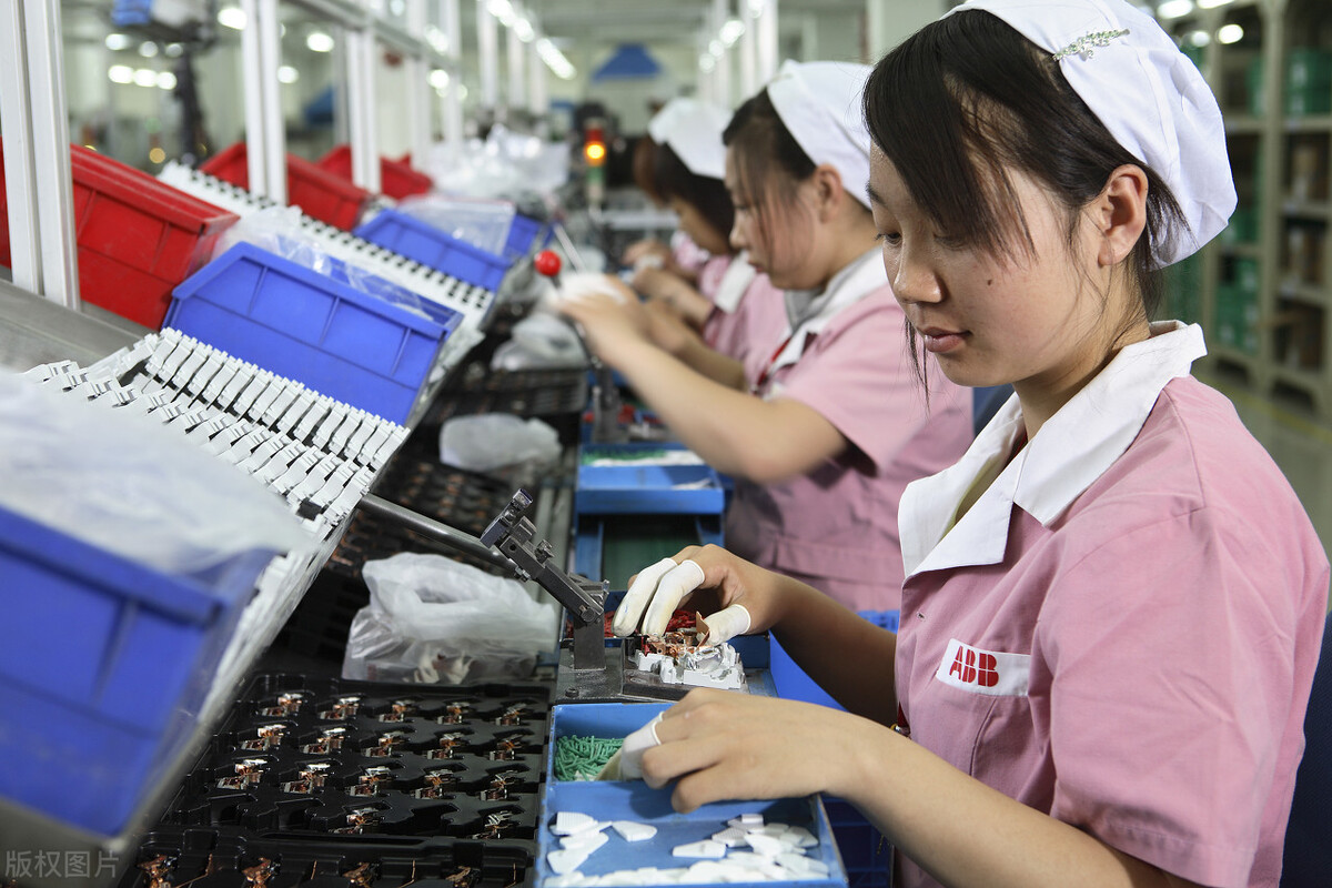 用工荒再次来袭,到底是谁在和制造业抢人?
